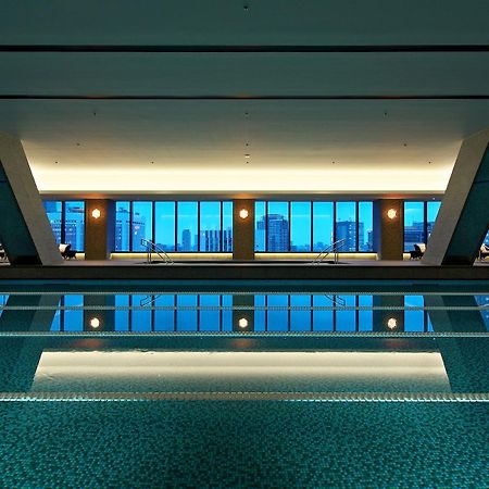 The Okura Tokyo Hotel Kültér fotó The pool at the Ritz-Carlton, Osaka